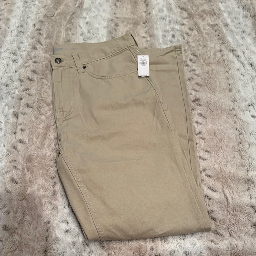 NWT Athletic Old Navy chinos 32x32